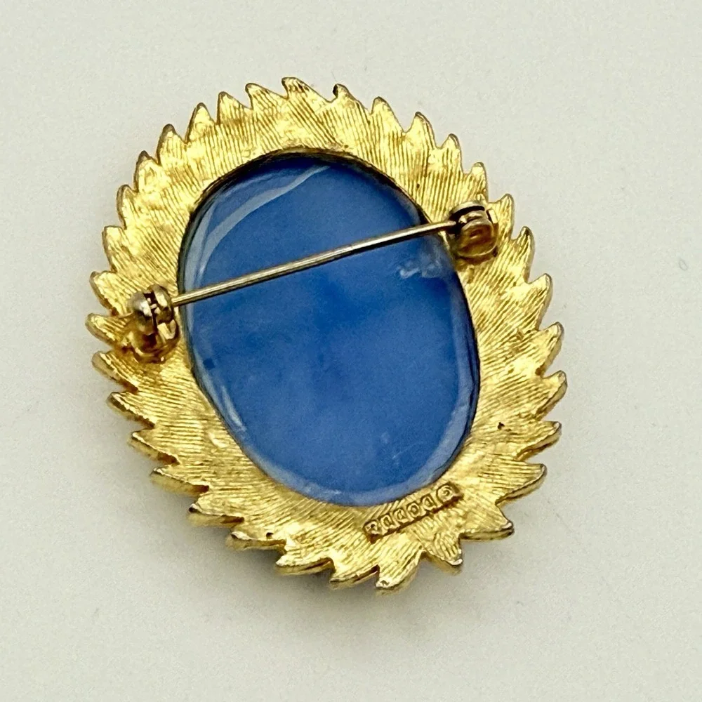 Dodds Floral Vase Cameo Brooch Blue White Flowers Vintage Gold Ton Pin